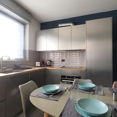 Apartment Center - Modern Flat With Free Parking And Wifi - A