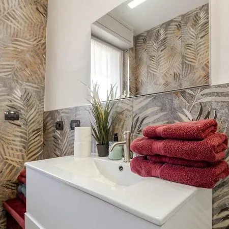 Center - Modern Flat With Free Parking And Wifi - A Apartment